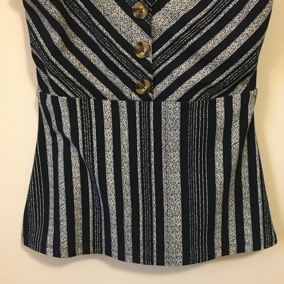 Dual Shoulder Strap Barcode Striped Button Down Tank - Picture 5 of 16